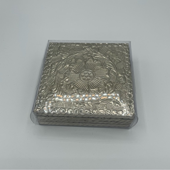 NWT Torre & Tagus Set of Four Decorative Silver-Tone Coasters - Picture 5 of 6